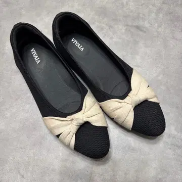 VIVIA 리본 포함 플랫슈즈 블랙/베이지