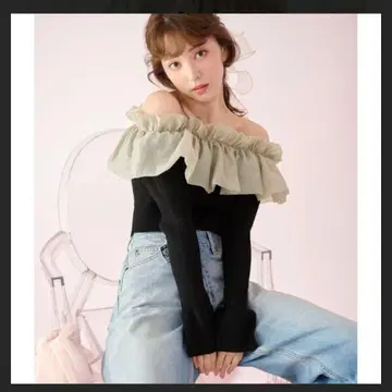새상품급!! PEACH JOHN 오프숄더 프릴 니트