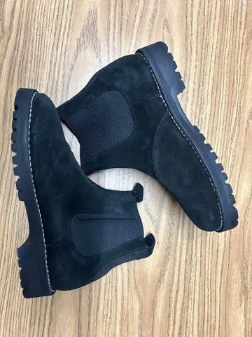 블랙 스웨이드 사이드 고어 부츠