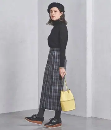 유나이티드 애로우즈 체크 무늬 타이트 스커트 (슬릿 포함)