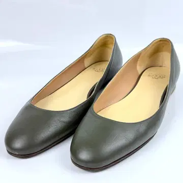 새상품급 프란체스코 루쏘 플랫 펌프스 론 헤르만 발레 24cm