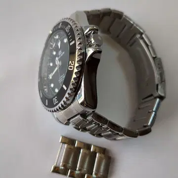 커스텀품 기계식과 같은 쿼츠로 환장 다이버즈풍 데이트 표기