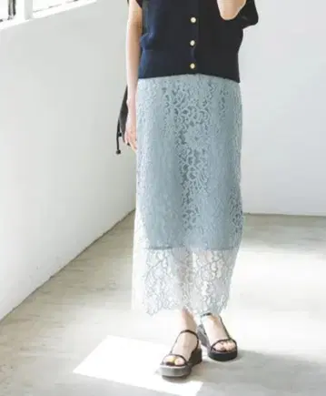 새상품 NOBLE 리버 레이스 I라인 스커트 색스 블루