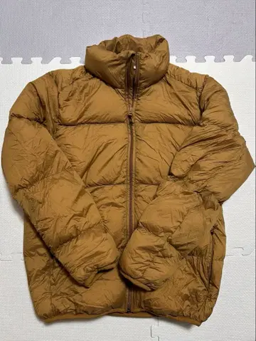 유니클로 울트라 라이트 다운 자켓 브라운 계열 수납 가능