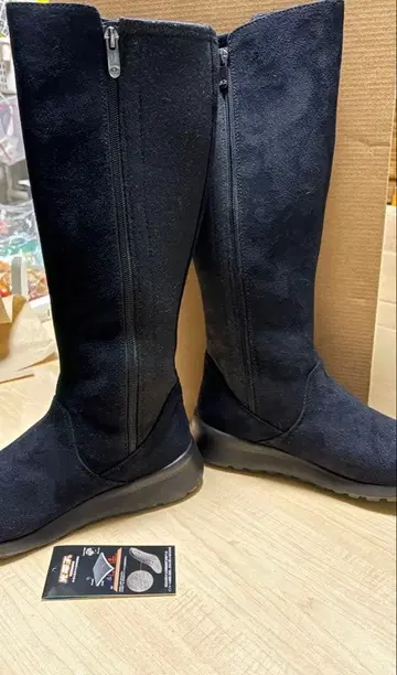 엘레쎄 스웨이드 부츠 블랙 컬러