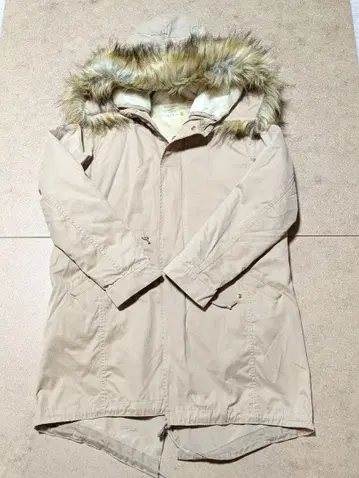 [새상품급] LEPSIM 베이지 모즈 코트 퍼 포함