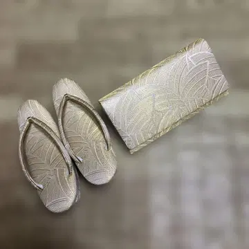 일본 의류 신발 (조리) 클러치백 골드 컬러 잎 무늬