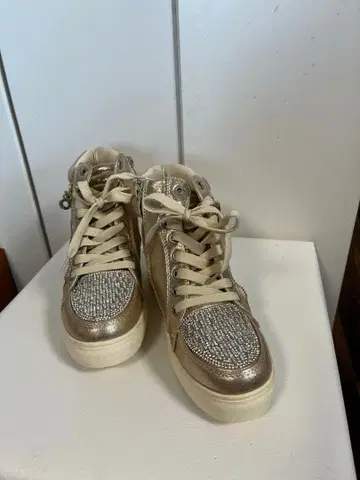 골드 하이컷 스니커즈