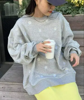 HELLO.SANFRANCISCO () 꽃무늬 자수 맨투맨