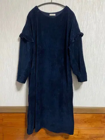 Soulberry 코듀로이 원피스 소매 프릴 네이비 LL