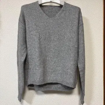 미사용 새상품 V넥 스웨터