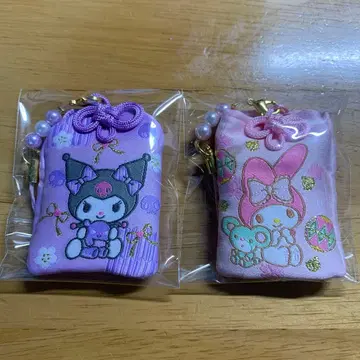 산리오 부적풍 끈 장식 멜로쿠로