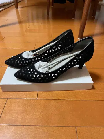 UNTITLED 슈즈 가죽 컷 펌프스(힐)