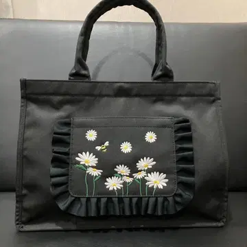 새상품 정원 자수 토트 꿀벌 마가렛 자수 토트백 Chesty