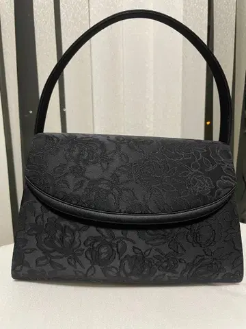 블랙 포멀 백 꽃무늬 자수