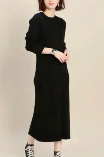 뷰티 앤 유스 아크릴 레이온 리브 슬릿 니트 원피스