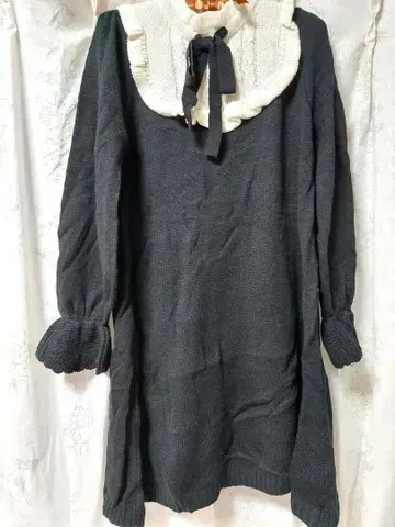 엑시즈팜 프릴 니트 원피스