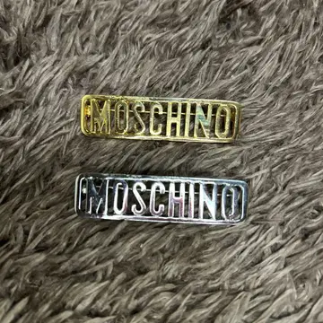 모스키노 로고 브로치