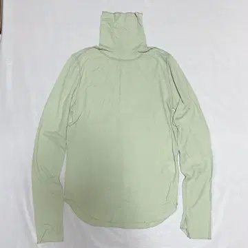 BEAUTY&YOUTH 라이트 그린 터틀넥 긴팔 상의