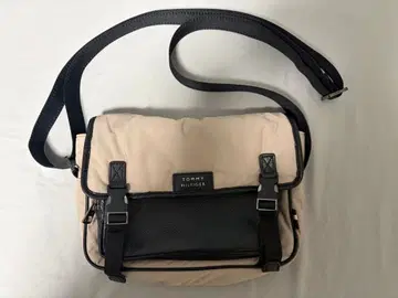타미힐피거 숄더백