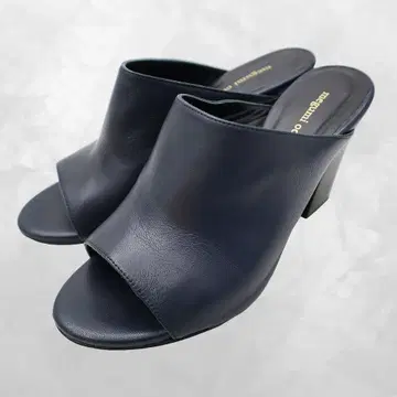 메구미 오치 오픈토 코드 가죽 뮬 샌들