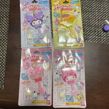 마이멜로디 헬로키티 쿠로미 폼폼 키링 4개 세트
