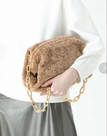 allureville 인조 모피 빅 클러치/알아바일