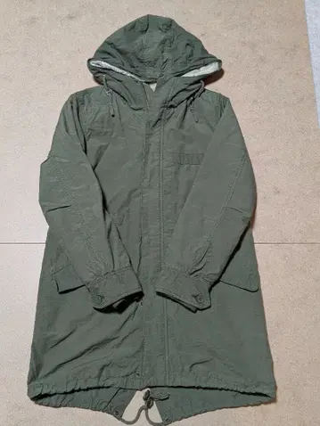 NATURAL BEAUTY BASIC 후드 부착 모즈 코트 올리브 그린