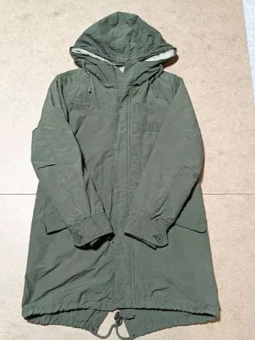 NATURAL BEAUTY BASIC 후드 부착 모즈 코트 올리브 그린