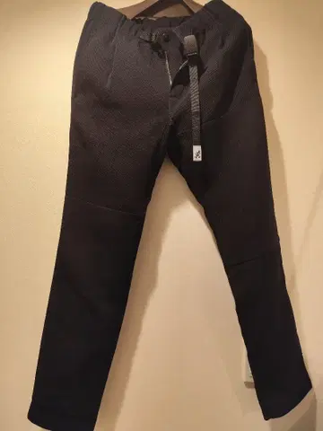 네이비 조거 팬츠 조정 스트랩 포함