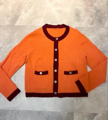 오렌지와 와인 레드의 가디건