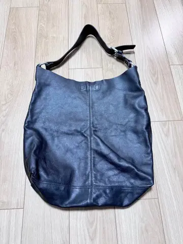 블랙 가죽 숄더백