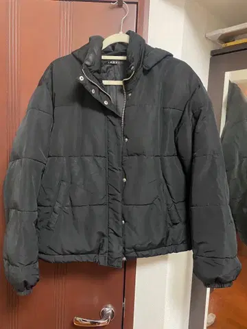 후드 부착 블랙 다운 자켓 M