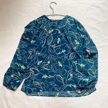 투모로우랜드 올 패턴 프린트 드레이프감 블라우스 그린 손세탁 가능