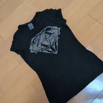 블랙 다이아몬드 모티브 T셔츠 S사이즈