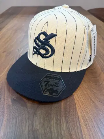 7union 아이보리/네이비 스트라이프 야구 모자