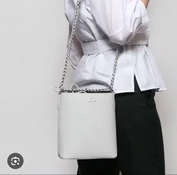 [ LACOSTE ] 카노코지 엠보싱 가죽 세로형 토트백