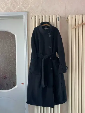 블랙 롱 코트 버튼 허리 벨트