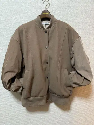 ELENCARE DUE (엘렌카레 두) 이소재 절개 블루종, 바시티 자켓