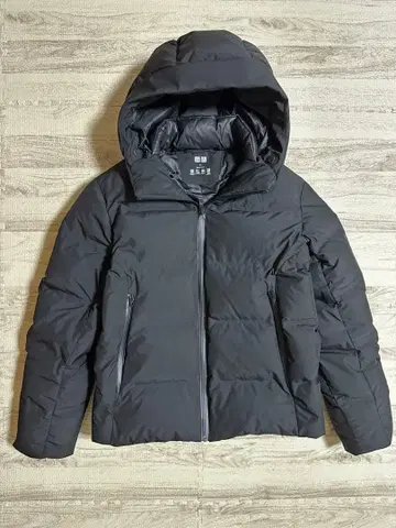 유니클로 심리스 다운 자켓 블랙 S 사이즈