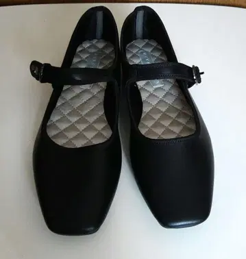 로리즈팜 블랙 컬러 플랫슈즈 M 사이즈