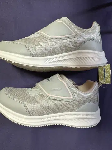 그레이 벨크로 스트랩 스니커즈 색상 GRAY 발볼 넓음