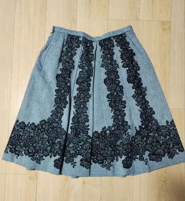 레리안 그레이 꽃무늬 플리츠 스커트 컷워크 레이스