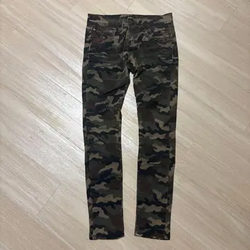 [ 새상품급 ] Mavazia 카모플라쥬 스터드 스키니 팬츠