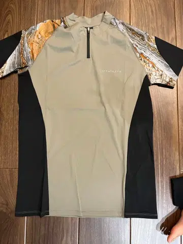 [ 새상품 미사용 ] LYFT 지퍼 반팔 베이지