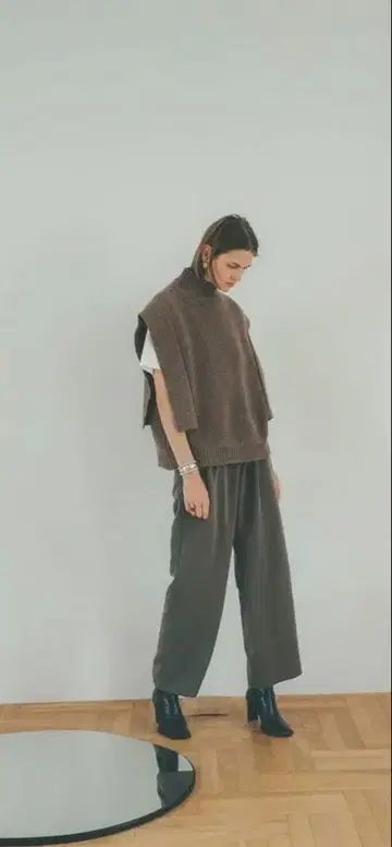 스퀘어 슬리브 니트 베스트