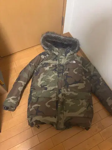 THE NORTH FACE 카모플라쥬 다운 자켓