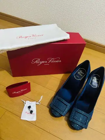 [ 미사용 새상품 ] Roger Vivier 네이비 비쥬 하이힐