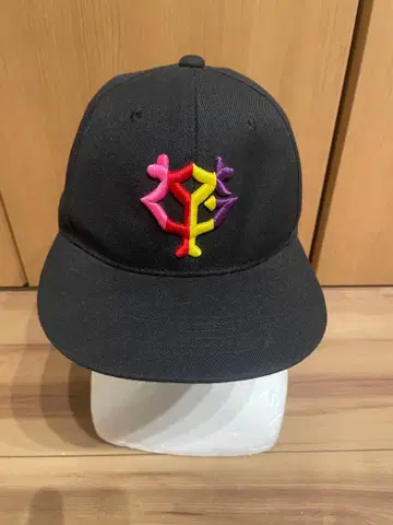 모모이로 클로버 Z 10주년 기념 자이언츠 캡