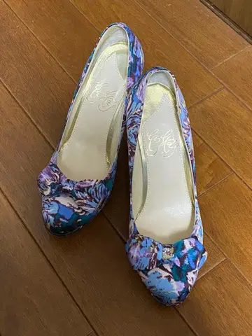 챠케쵸케 꽃무늬 블루 하이힐 고양이 발